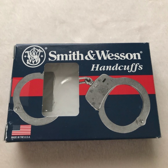 Smith & Wesson Handcuffs with keys | Model 100-1 - Picture 15 of 15